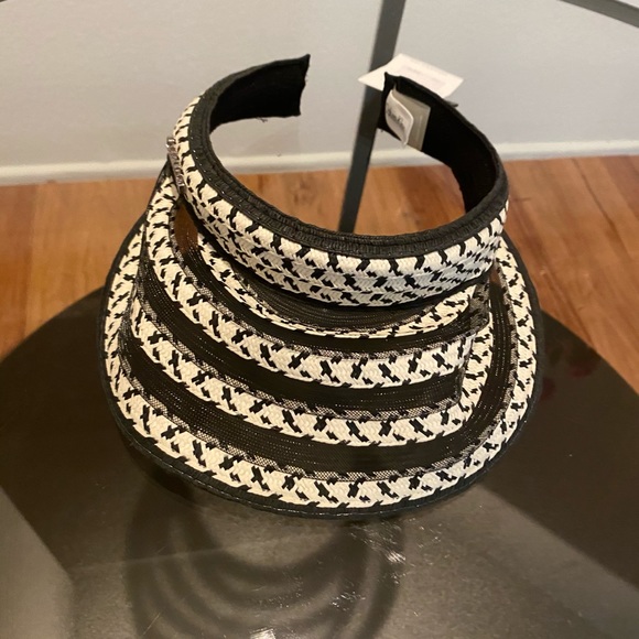 Calvin Klein Visor black and white new with tag - Picture 4 of 5